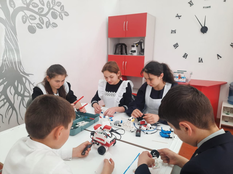 Робототехника в "Точке роста".